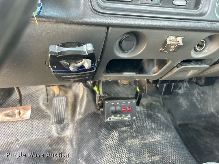 image for item DR4665 2005 Chevrolet Silverado 2500HD  pickup truck cab and chassis