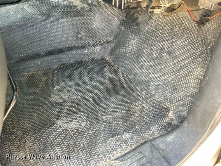 image for item DR4665 2005 Chevrolet Silverado 2500HD  pickup truck cab and chassis