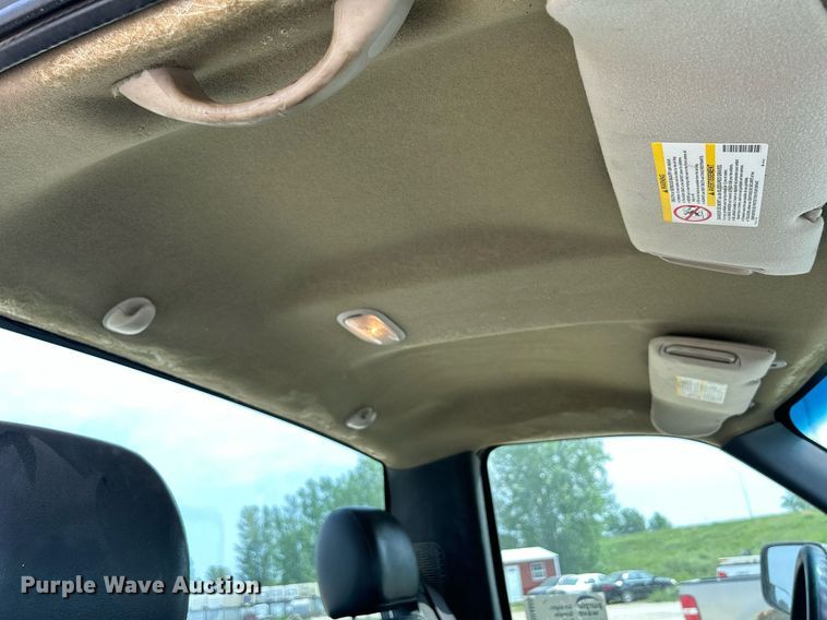 image for item DR4665 2005 Chevrolet Silverado 2500HD  pickup truck cab and chassis