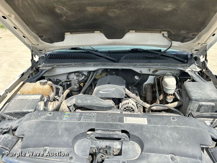 image for item DR4665 2005 Chevrolet Silverado 2500HD  pickup truck cab and chassis