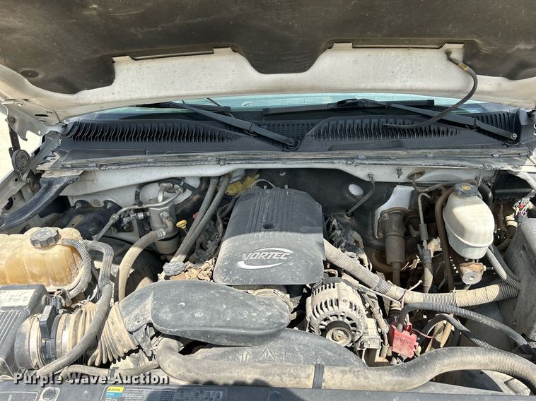 image for item DR4665 2005 Chevrolet Silverado 2500HD  pickup truck cab and chassis