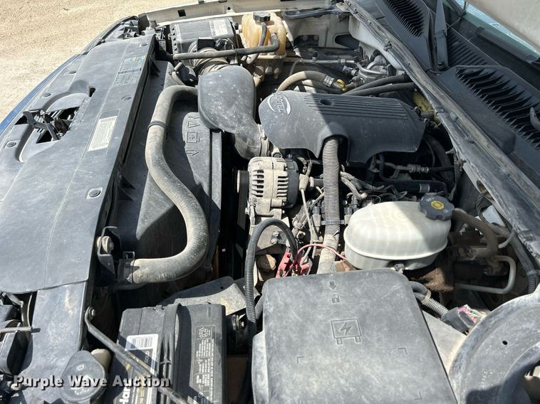 image for item DR4665 2005 Chevrolet Silverado 2500HD  pickup truck cab and chassis