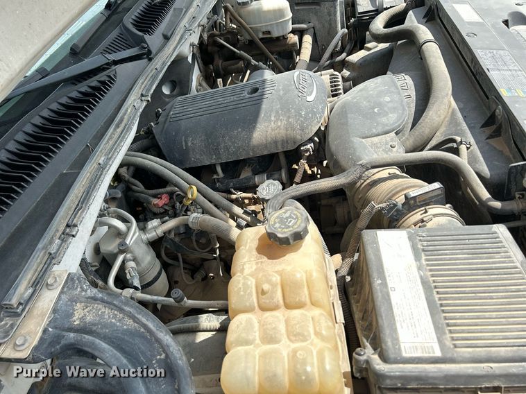 image for item DR4665 2005 Chevrolet Silverado 2500HD  pickup truck cab and chassis