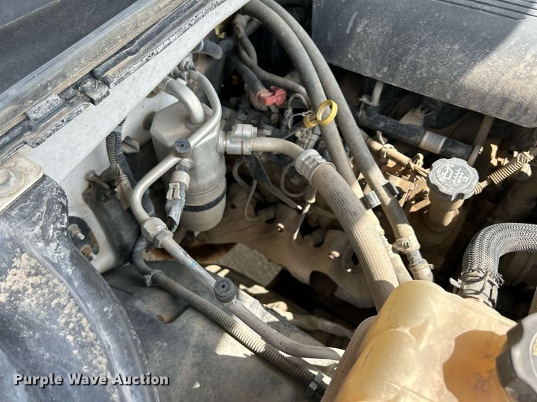 image for item DR4665 2005 Chevrolet Silverado 2500HD  pickup truck cab and chassis