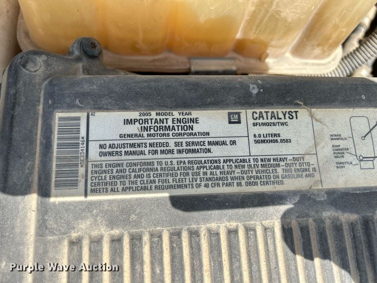 image for item DR4665 2005 Chevrolet Silverado 2500HD  pickup truck cab and chassis