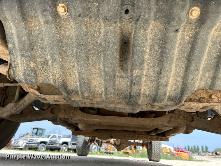 image for item DR4665 2005 Chevrolet Silverado 2500HD  pickup truck cab and chassis