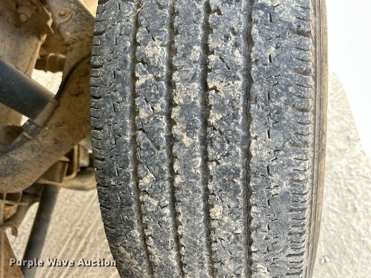 image for item DR4665 2005 Chevrolet Silverado 2500HD  pickup truck cab and chassis