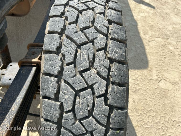 image for item DR4665 2005 Chevrolet Silverado 2500HD  pickup truck cab and chassis