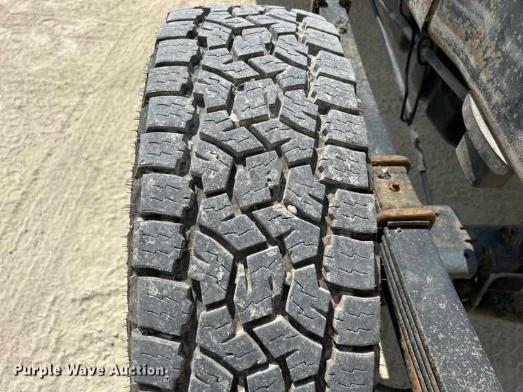 image for item DR4665 2005 Chevrolet Silverado 2500HD  pickup truck cab and chassis