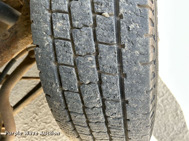 image for item DR4665 2005 Chevrolet Silverado 2500HD  pickup truck cab and chassis