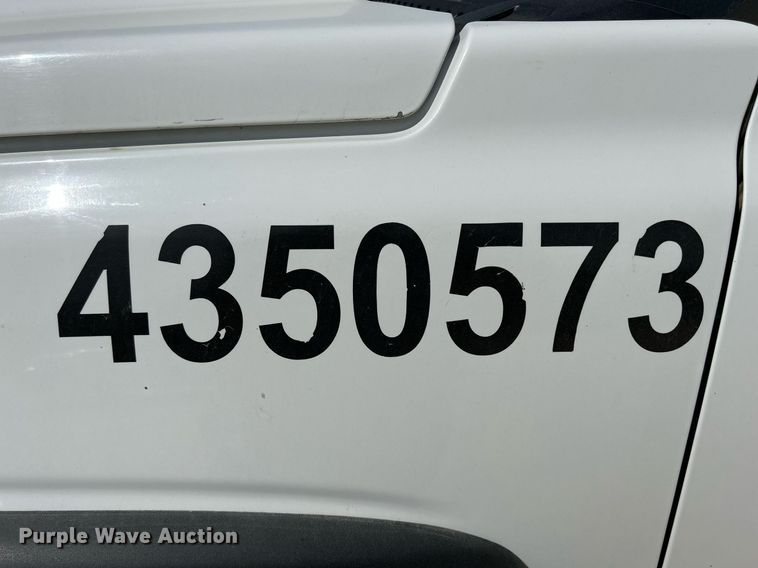 image for item DR4665 2005 Chevrolet Silverado 2500HD  pickup truck cab and chassis