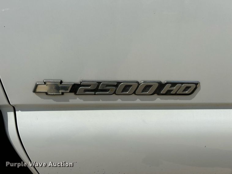 image for item DR4665 2005 Chevrolet Silverado 2500HD  pickup truck cab and chassis