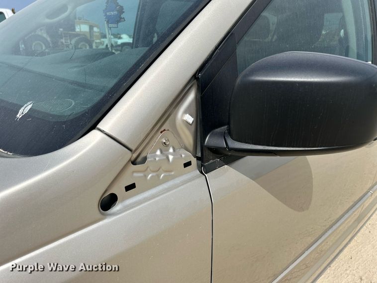 image for item DR4666 2013 Dodge Grand Caravan  van