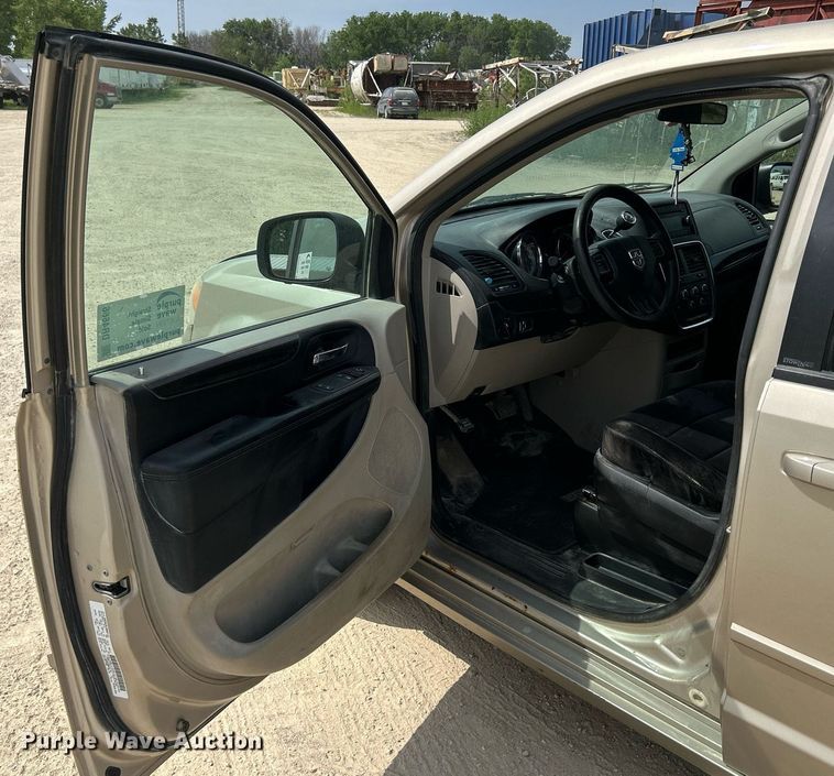 image for item DR4666 2013 Dodge Grand Caravan  van