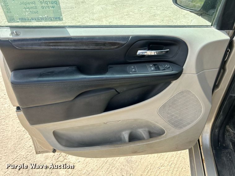 image for item DR4666 2013 Dodge Grand Caravan  van