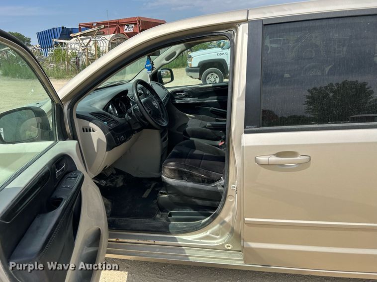 image for item DR4666 2013 Dodge Grand Caravan  van