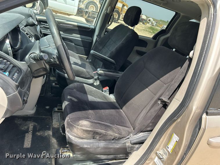 image for item DR4666 2013 Dodge Grand Caravan  van