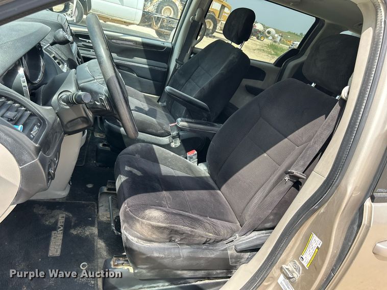 image for item DR4666 2013 Dodge Grand Caravan  van