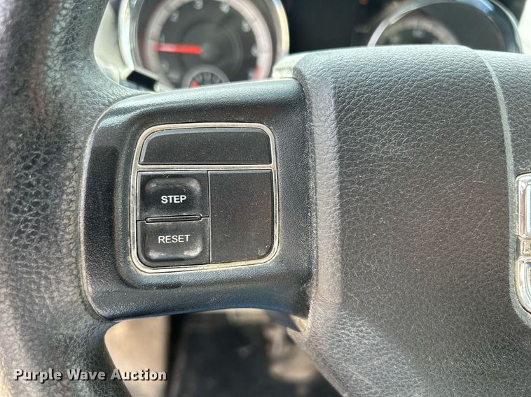 image for item DR4666 2013 Dodge Grand Caravan  van