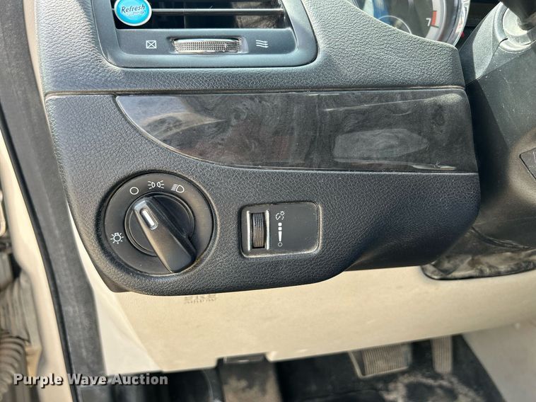 image for item DR4666 2013 Dodge Grand Caravan  van