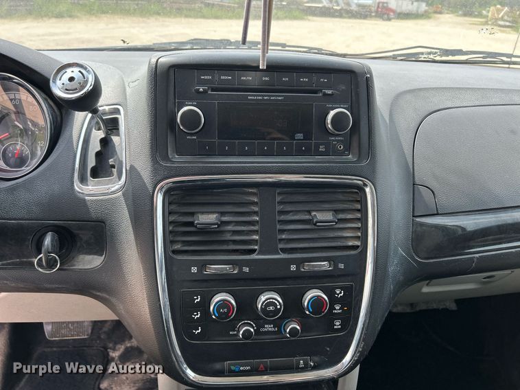 image for item DR4666 2013 Dodge Grand Caravan  van