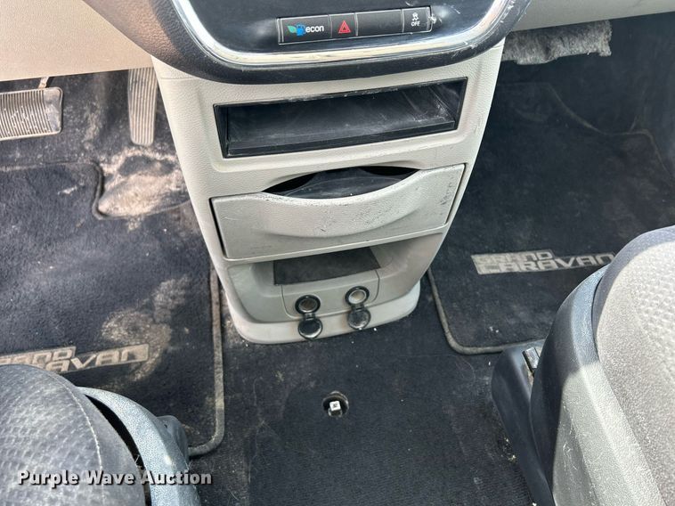 image for item DR4666 2013 Dodge Grand Caravan  van