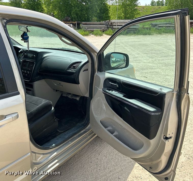 image for item DR4666 2013 Dodge Grand Caravan  van