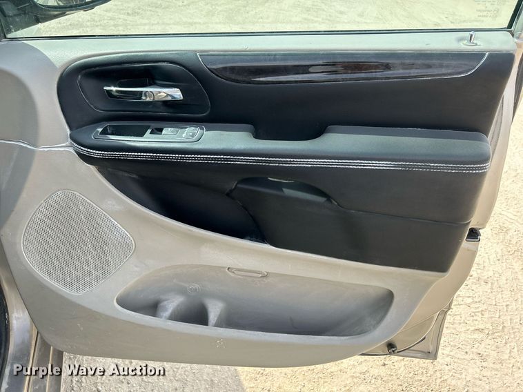 image for item DR4666 2013 Dodge Grand Caravan  van