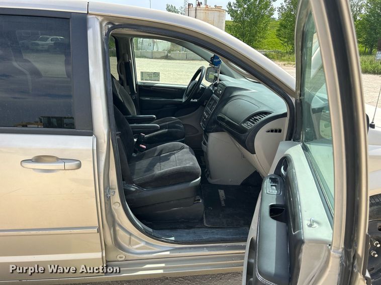 image for item DR4666 2013 Dodge Grand Caravan  van