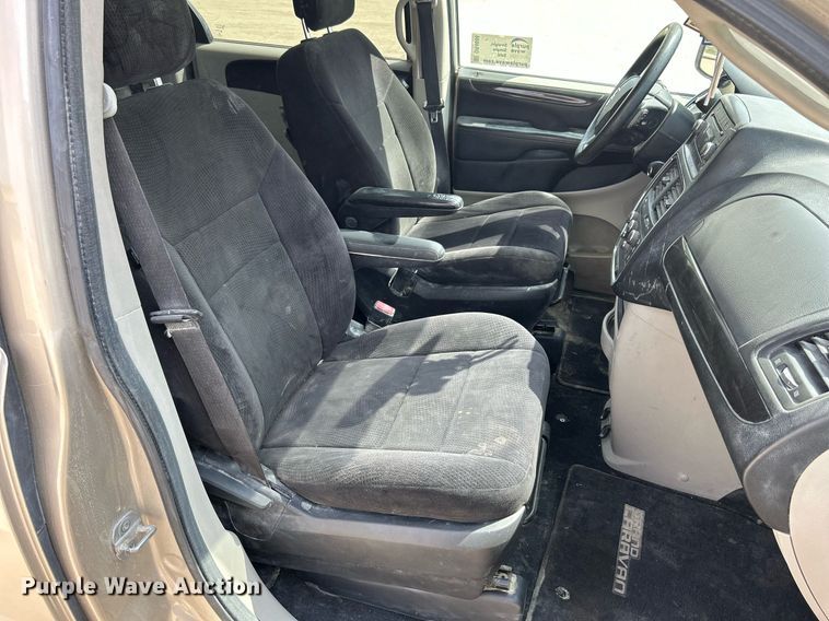 image for item DR4666 2013 Dodge Grand Caravan  van