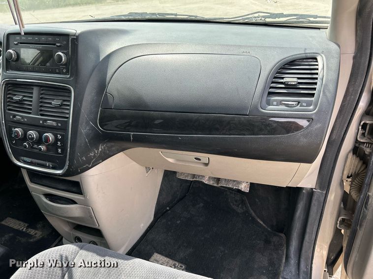 image for item DR4666 2013 Dodge Grand Caravan  van