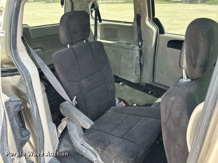image for item DR4666 2013 Dodge Grand Caravan  van