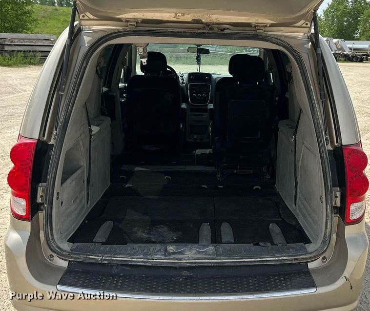 image for item DR4666 2013 Dodge Grand Caravan  van