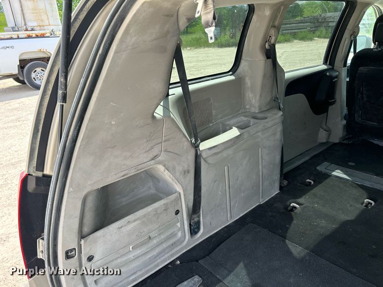 image for item DR4666 2013 Dodge Grand Caravan  van