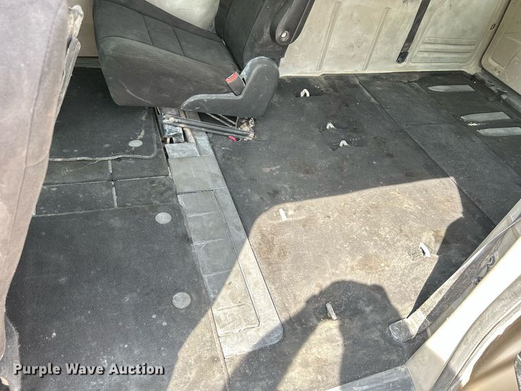 image for item DR4666 2013 Dodge Grand Caravan  van