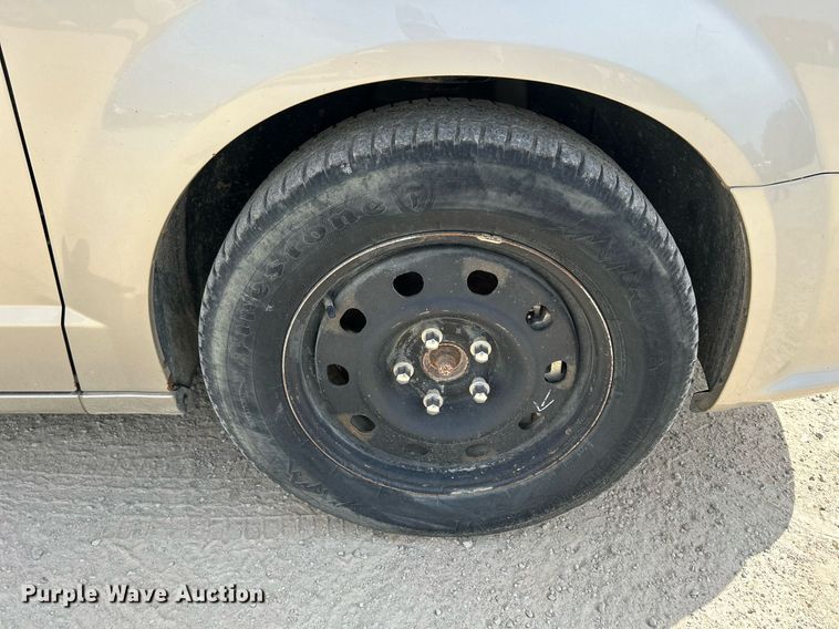 image for item DR4666 2013 Dodge Grand Caravan  van