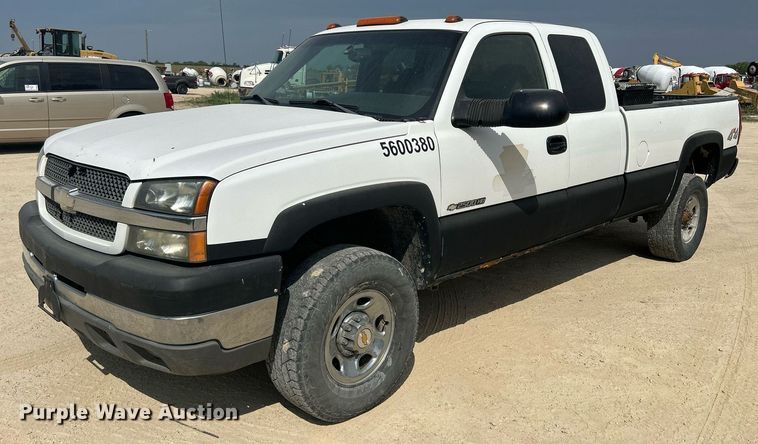 image for item DR4667 2003 Chevrolet Silverado 2500HD  Ext. Cab pickup truck