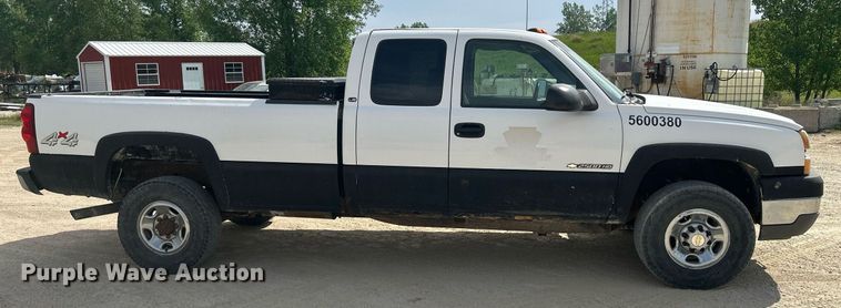 image for item DR4667 2003 Chevrolet Silverado 2500HD  Ext. Cab pickup truck