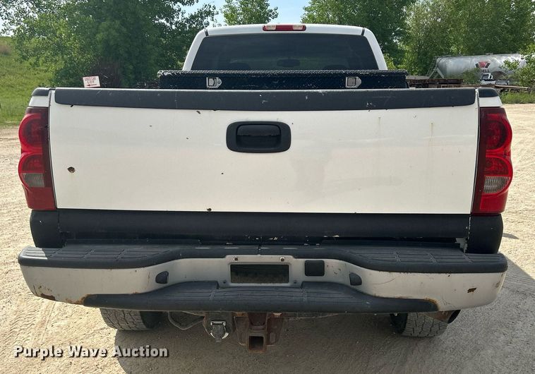 image for item DR4667 2003 Chevrolet Silverado 2500HD  Ext. Cab pickup truck