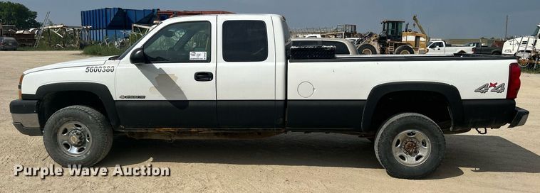 image for item DR4667 2003 Chevrolet Silverado 2500HD  Ext. Cab pickup truck