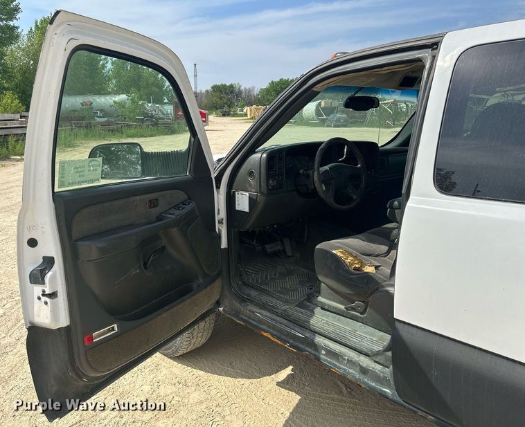 image for item DR4667 2003 Chevrolet Silverado 2500HD  Ext. Cab pickup truck