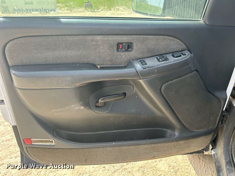 image for item DR4667 2003 Chevrolet Silverado 2500HD  Ext. Cab pickup truck