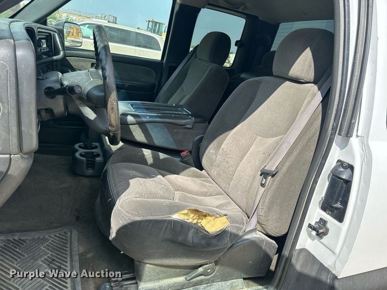 image for item DR4667 2003 Chevrolet Silverado 2500HD  Ext. Cab pickup truck