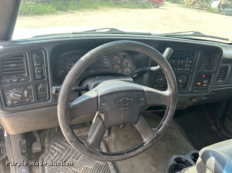 image for item DR4667 2003 Chevrolet Silverado 2500HD  Ext. Cab pickup truck