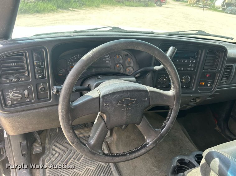 image for item DR4667 2003 Chevrolet Silverado 2500HD  Ext. Cab pickup truck