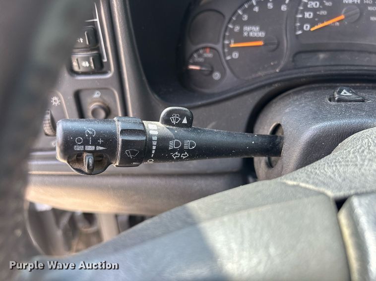 image for item DR4667 2003 Chevrolet Silverado 2500HD  Ext. Cab pickup truck