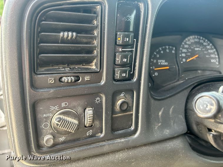 image for item DR4667 2003 Chevrolet Silverado 2500HD  Ext. Cab pickup truck