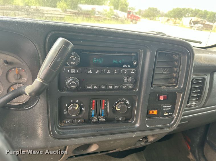 image for item DR4667 2003 Chevrolet Silverado 2500HD  Ext. Cab pickup truck