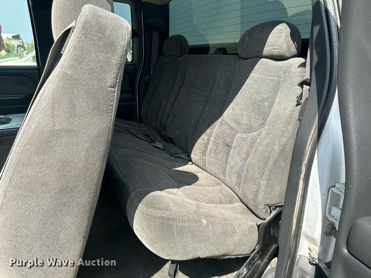 image for item DR4667 2003 Chevrolet Silverado 2500HD  Ext. Cab pickup truck