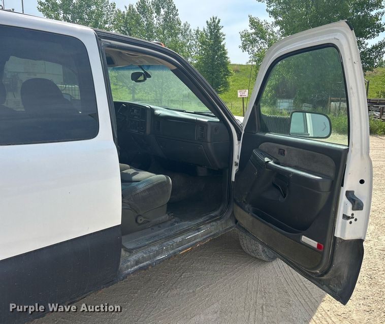 image for item DR4667 2003 Chevrolet Silverado 2500HD  Ext. Cab pickup truck